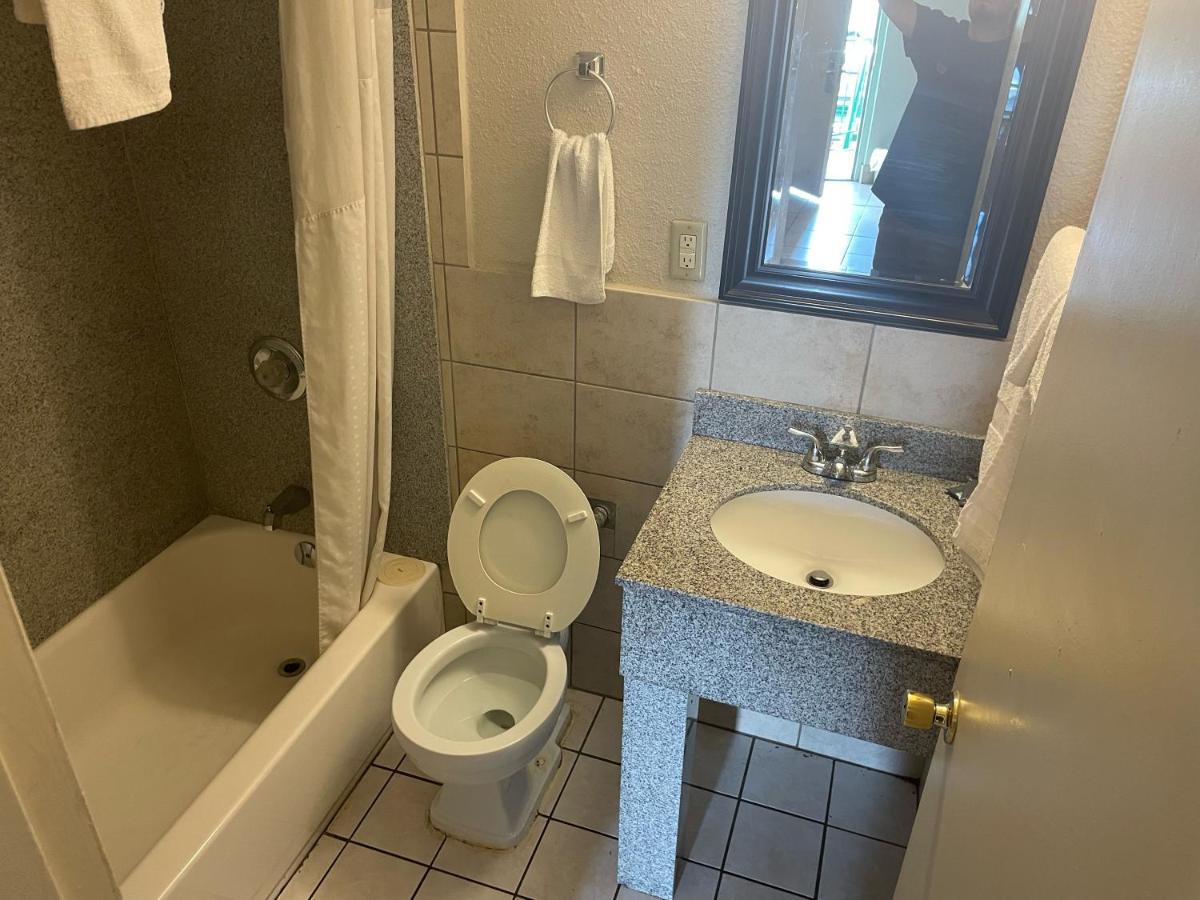Budgetel Inn And Suites - Louisville Kültér fotó